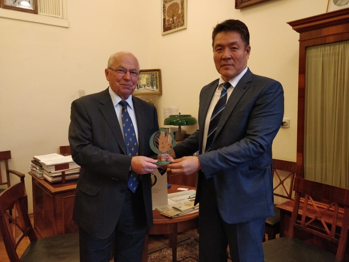Le Directeur Général de l'OISA rencontre le Directeur du Centre eurasien pour la sécurité alimentaire à Moscou, en Russie